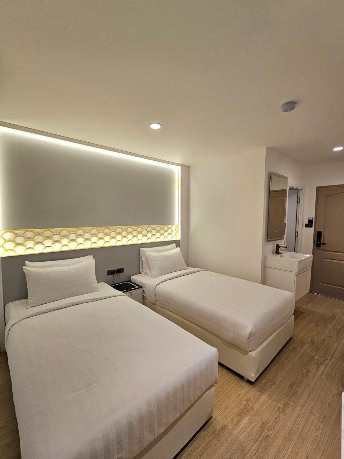 Arawana Express Sukhumvit 22 Aparthotel Bangkok Bagian luar foto