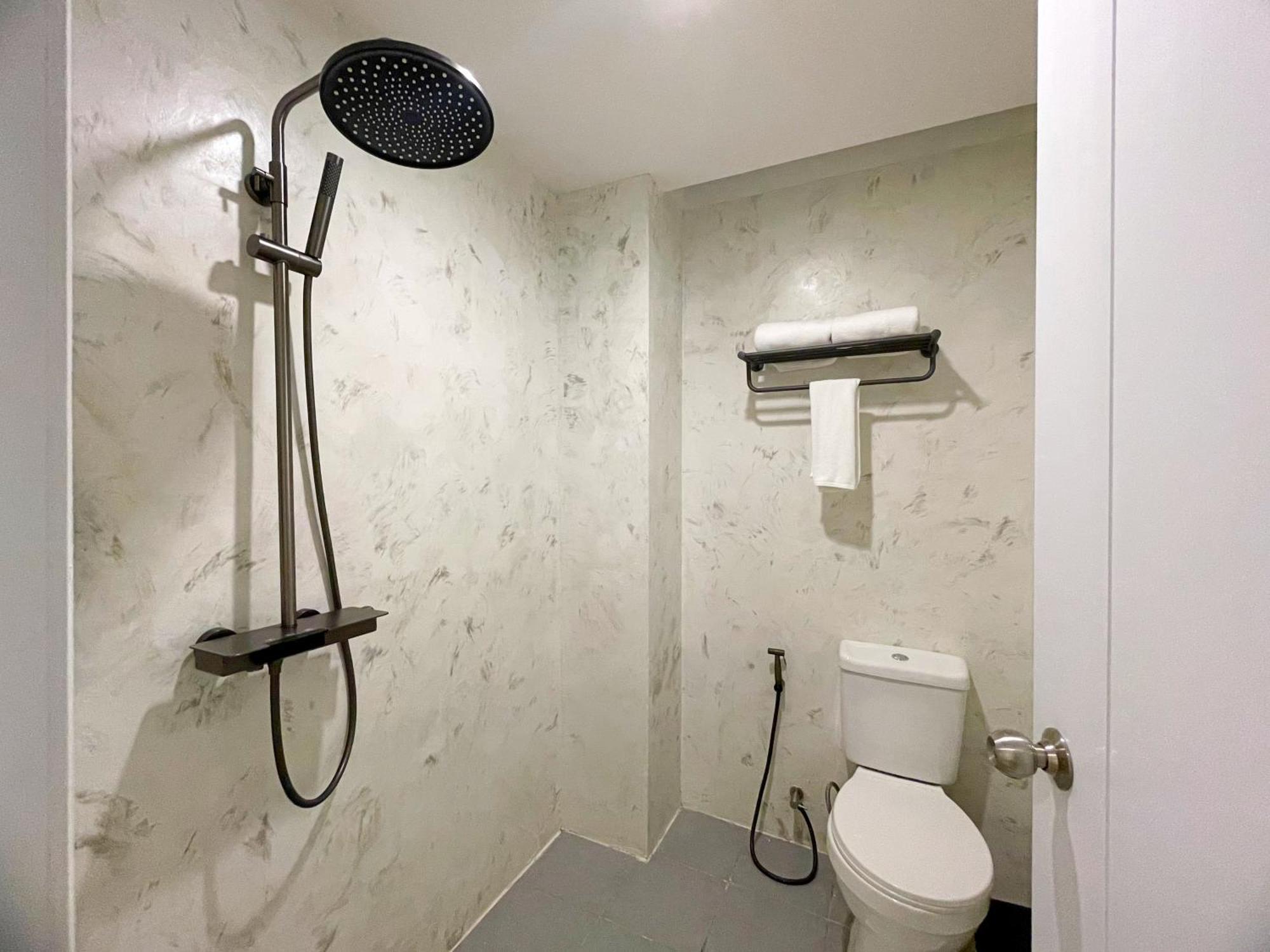 Arawana Express Sukhumvit 22 Aparthotel Bangkok Bagian luar foto