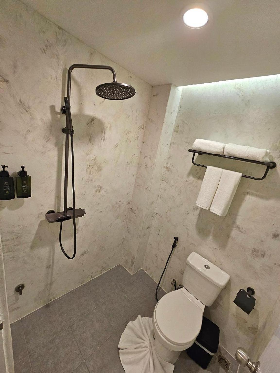 Arawana Express Sukhumvit 22 Aparthotel Bangkok Bagian luar foto