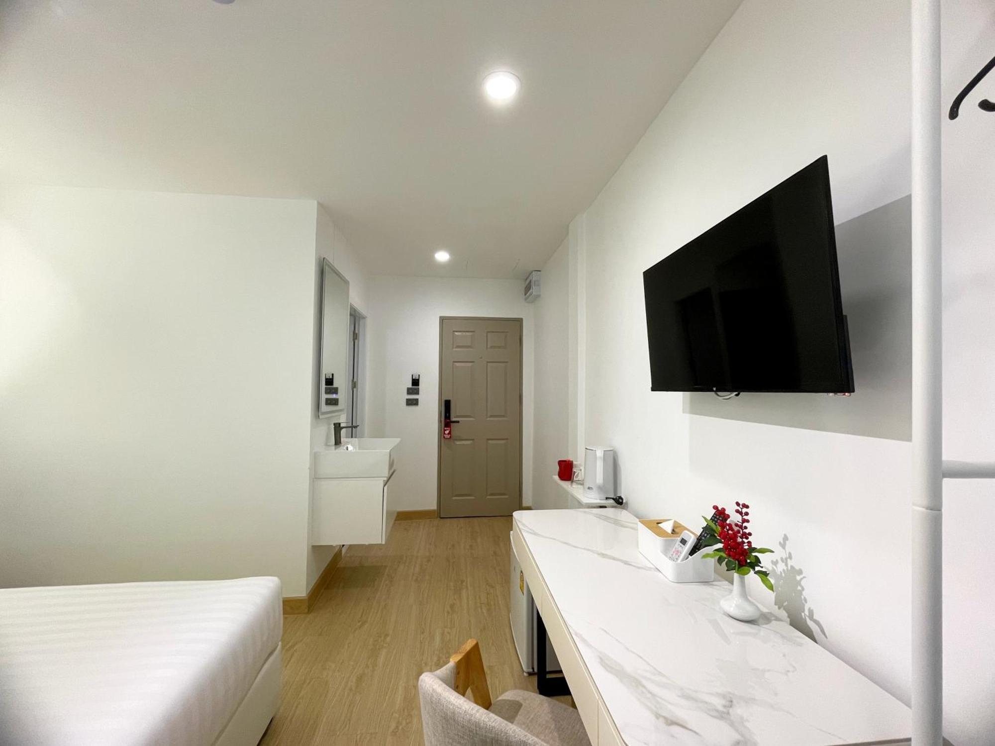 Arawana Express Sukhumvit 22 Aparthotel Bangkok Bagian luar foto