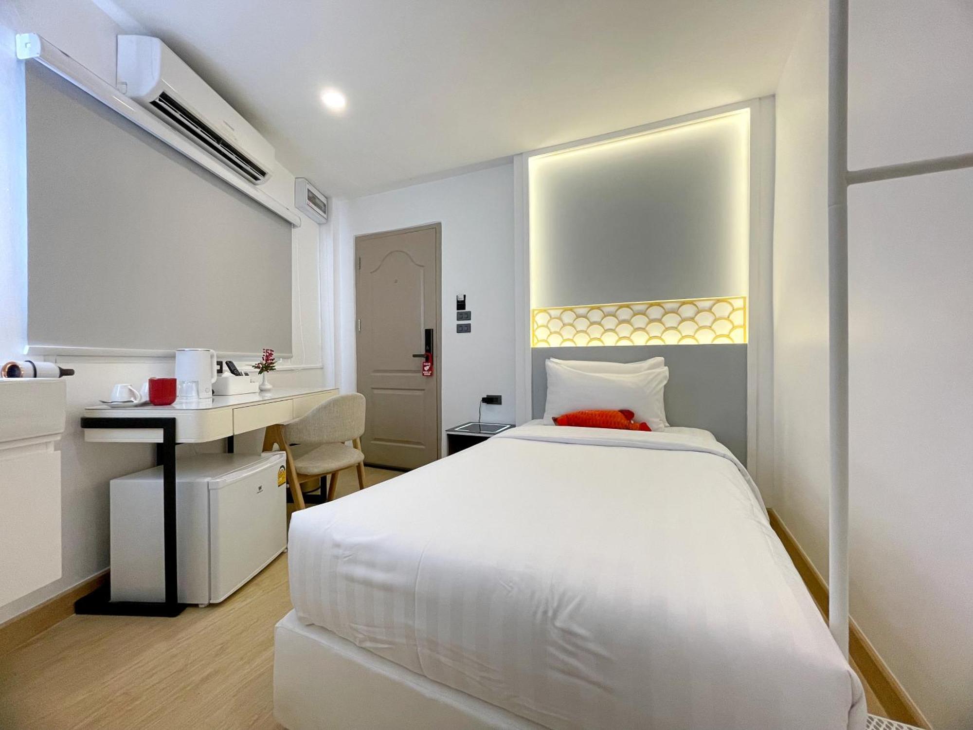 Arawana Express Sukhumvit 22 Aparthotel Bangkok Bagian luar foto